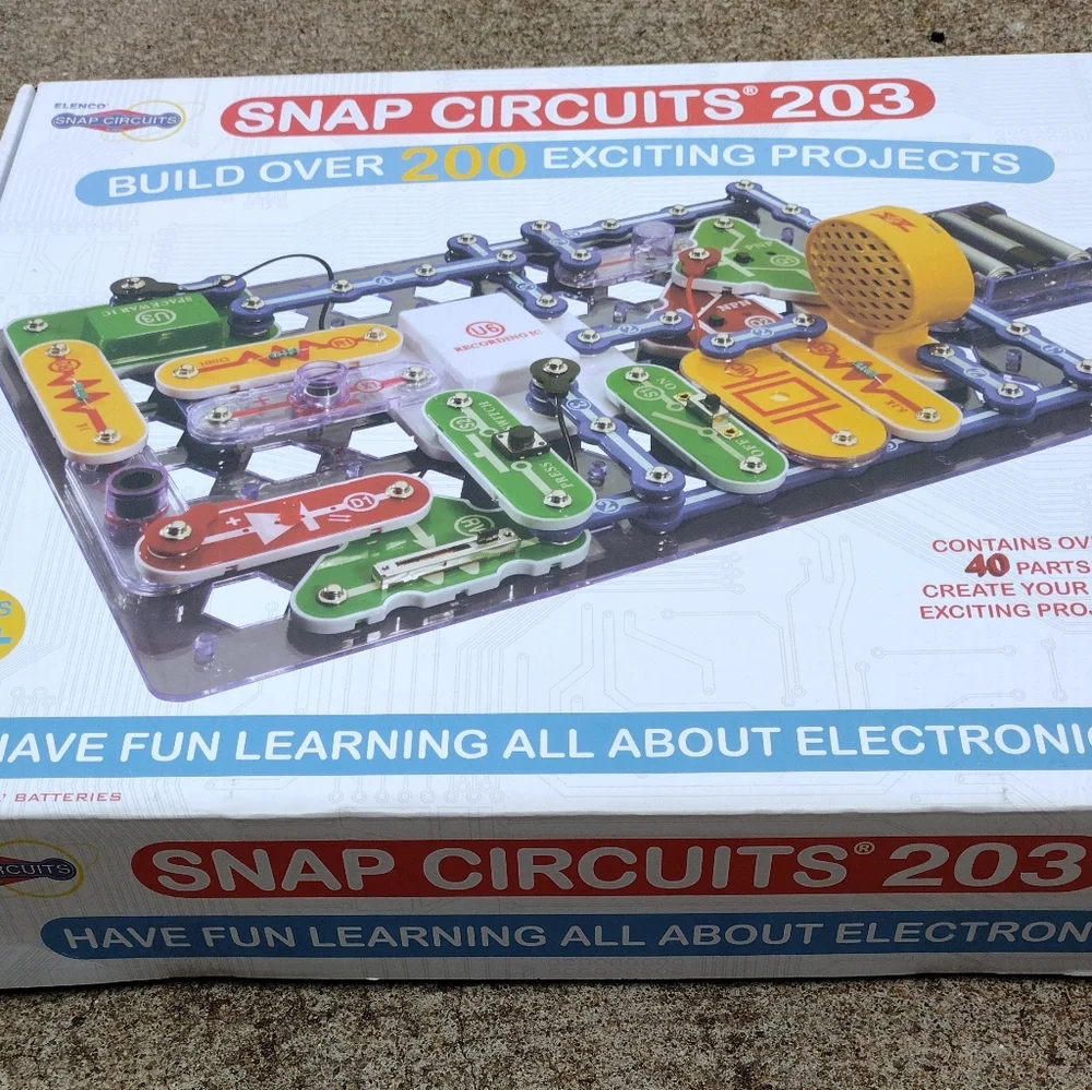 Snap Circuits 203 Electronics Experiment Kit - Picture 8 of 8